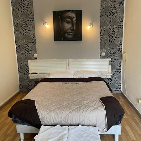 Hotel Auberge Des Charmilles Sainte-Soulle Room photo