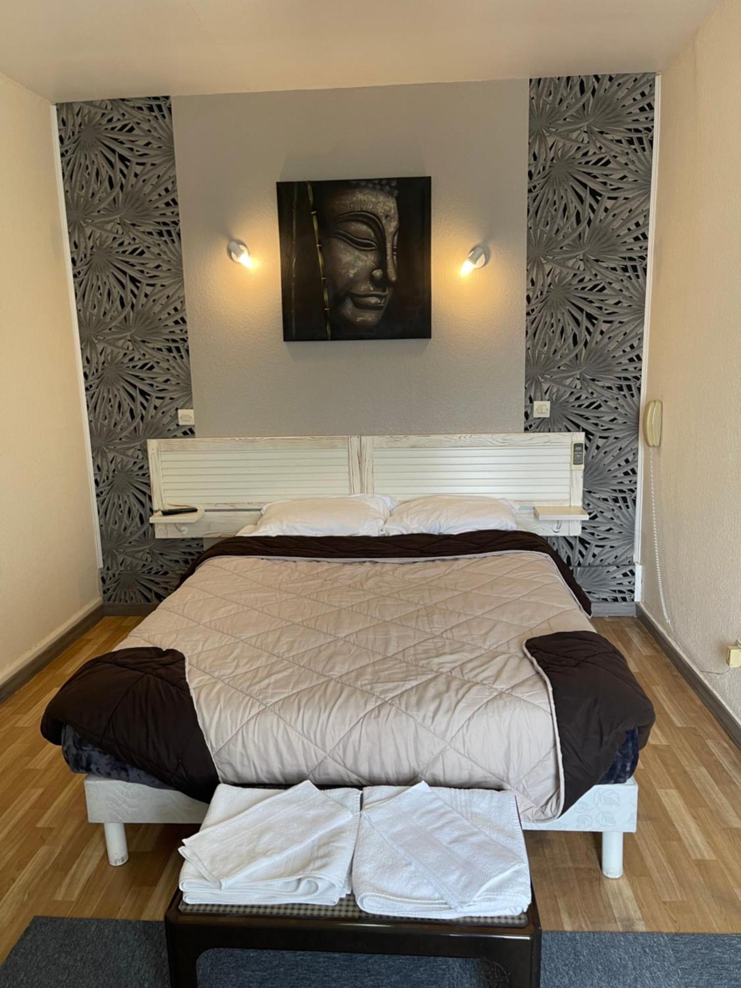 Hotel Auberge Des Charmilles Sainte-Soulle Room photo