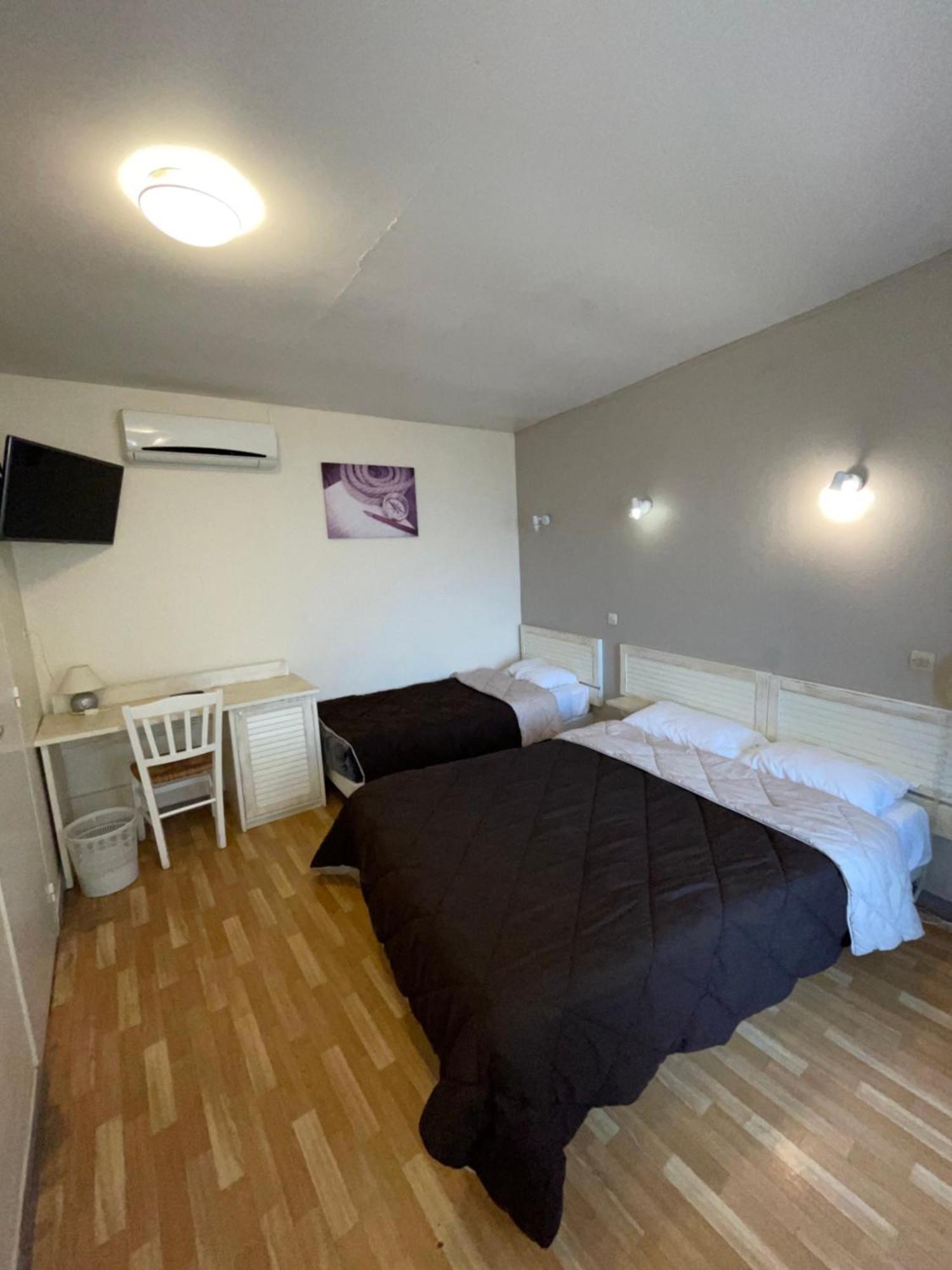 Hotel Auberge Des Charmilles Sainte-Soulle Room photo