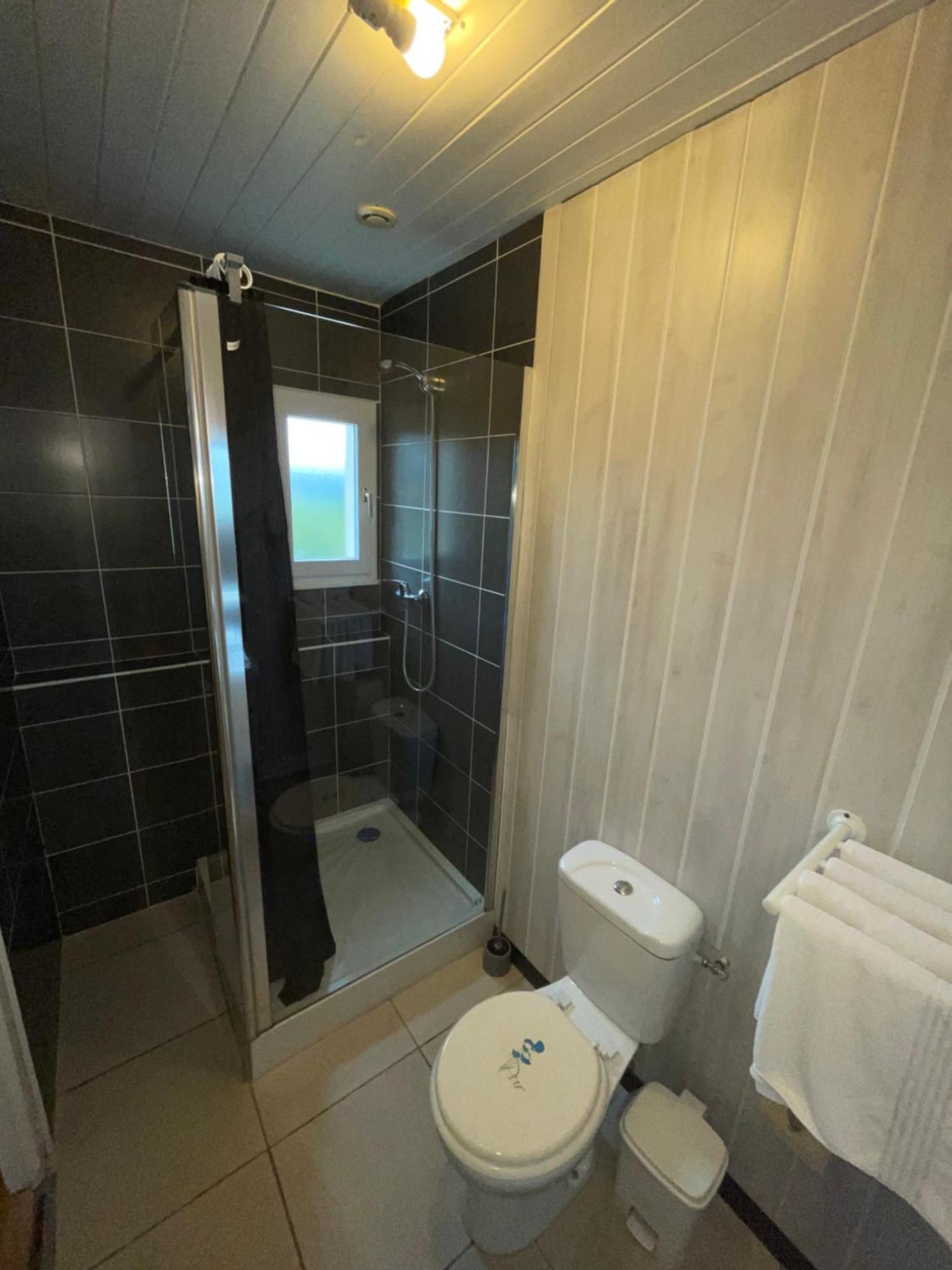 Hotel Auberge Des Charmilles Sainte-Soulle Room photo