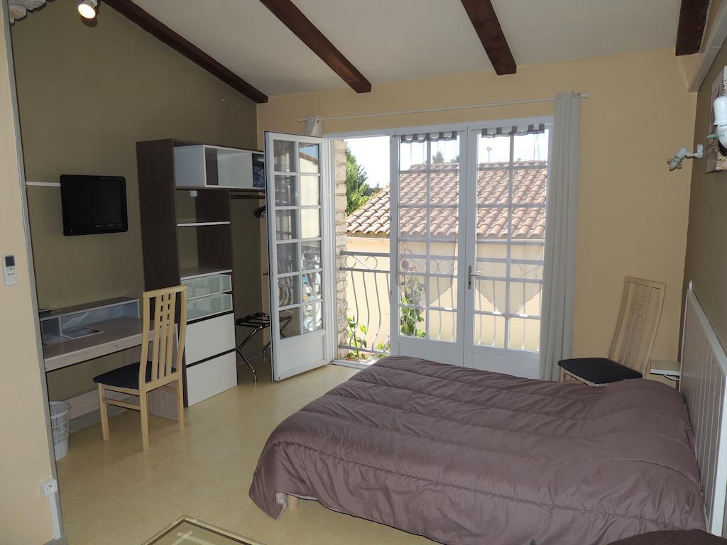 Hotel Auberge Des Charmilles Sainte-Soulle Room photo